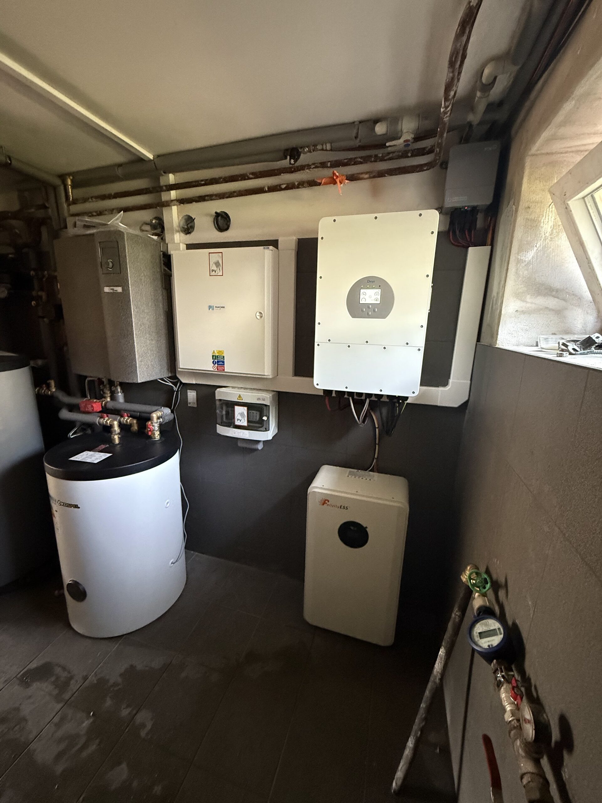 Střídač Deye a bateriové úložiště 12,5 kWh