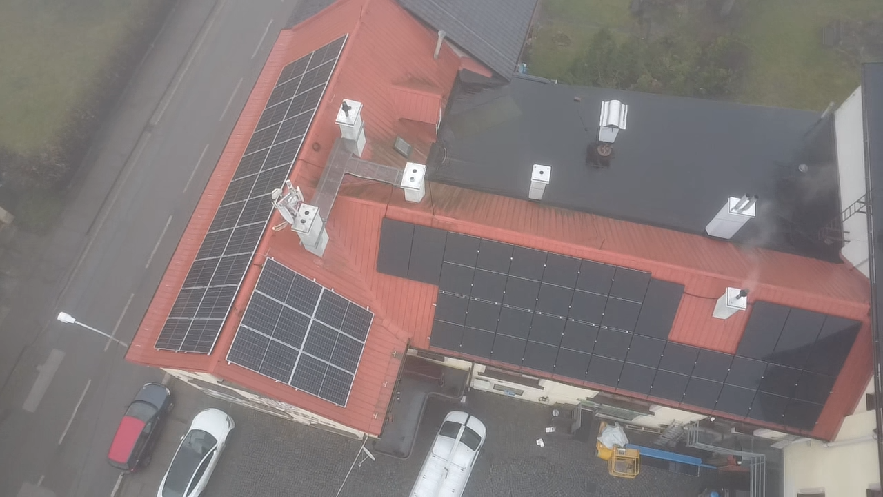 Fotovoltaická elektrárna 33 kWp na střeše firmy v Lomnici nad Popelkou